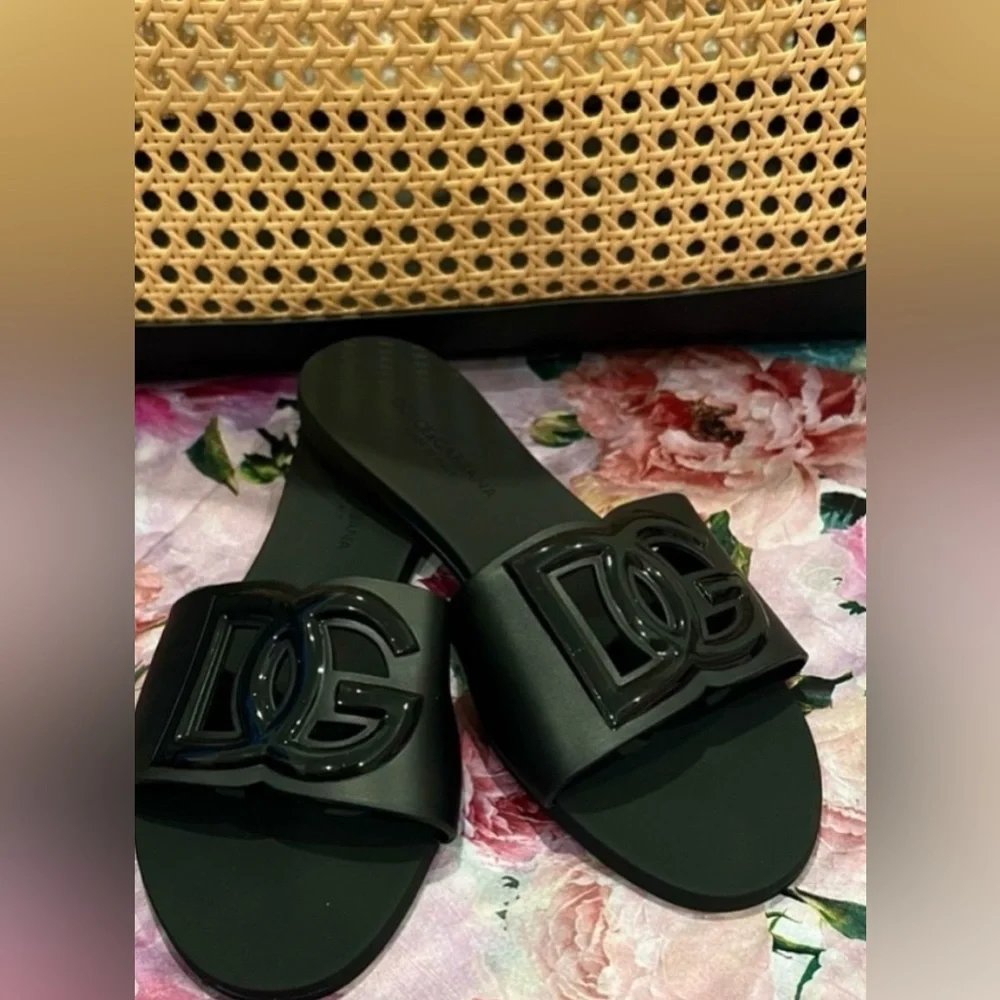 Dolce & Gabbana Black Slide Sandals - Picture 4 of 5